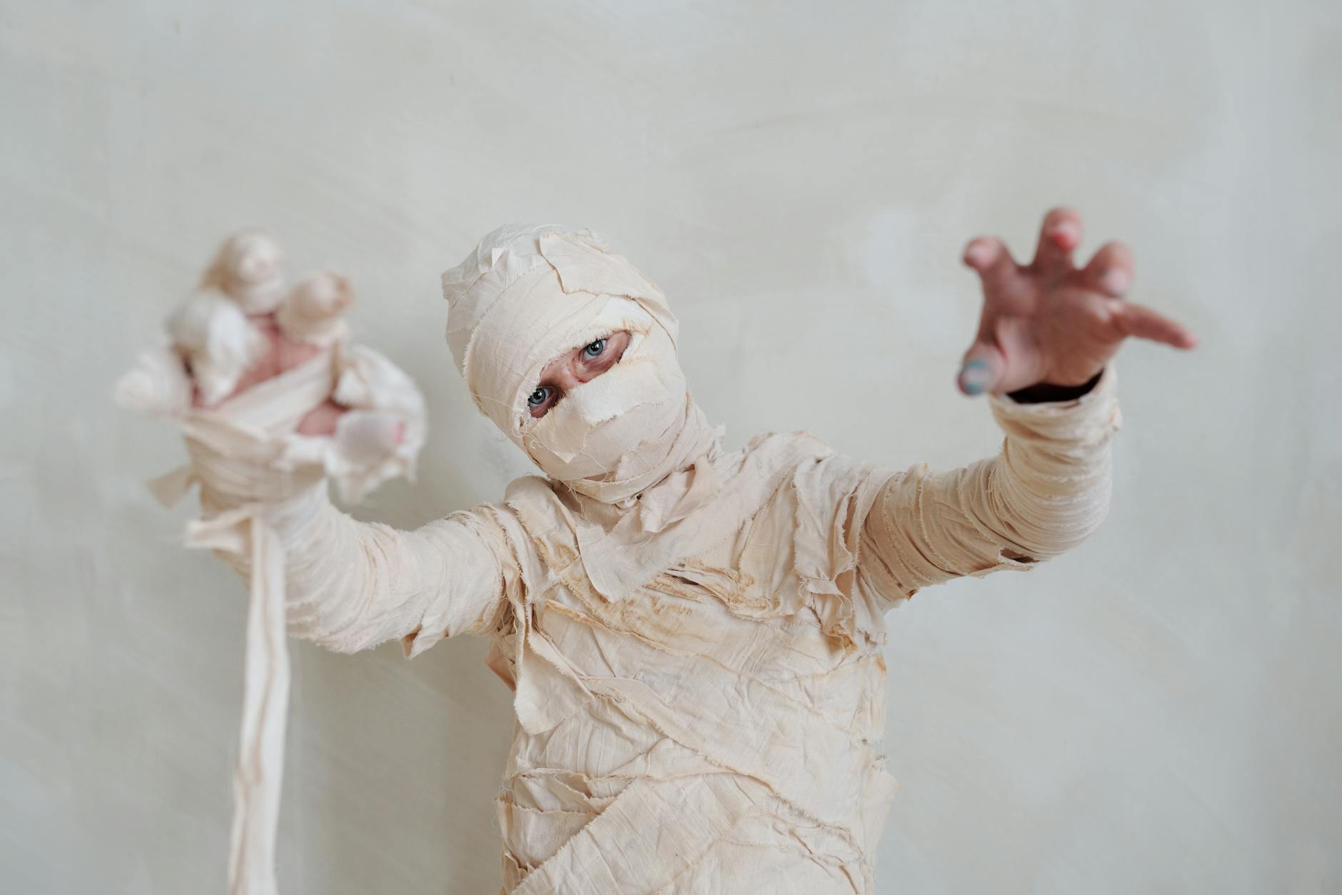 “1,500-Year-Old Baby Mummy Wrapped in Skin Found in Altai Mountains” News