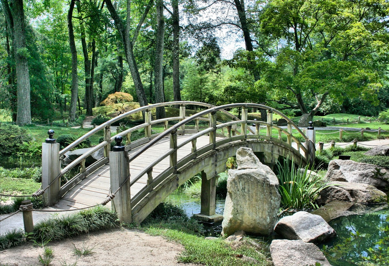 Kenroku-en garden in Kanazawa with ponds, trees and traditional landscaping