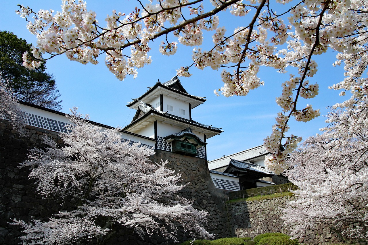 Kanazawa Station area, a convenient base for exploring the city