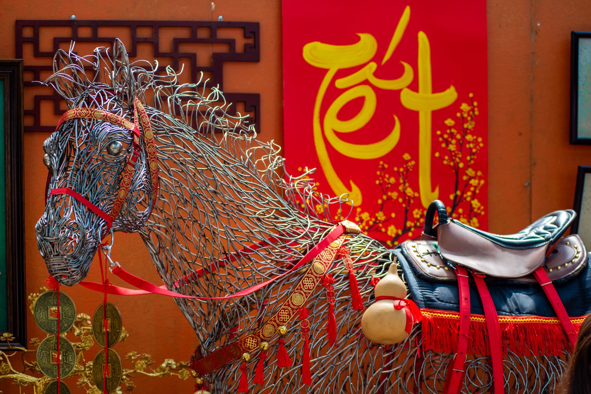 “2000-Year-Old Golden Horse Remains Found in China” News