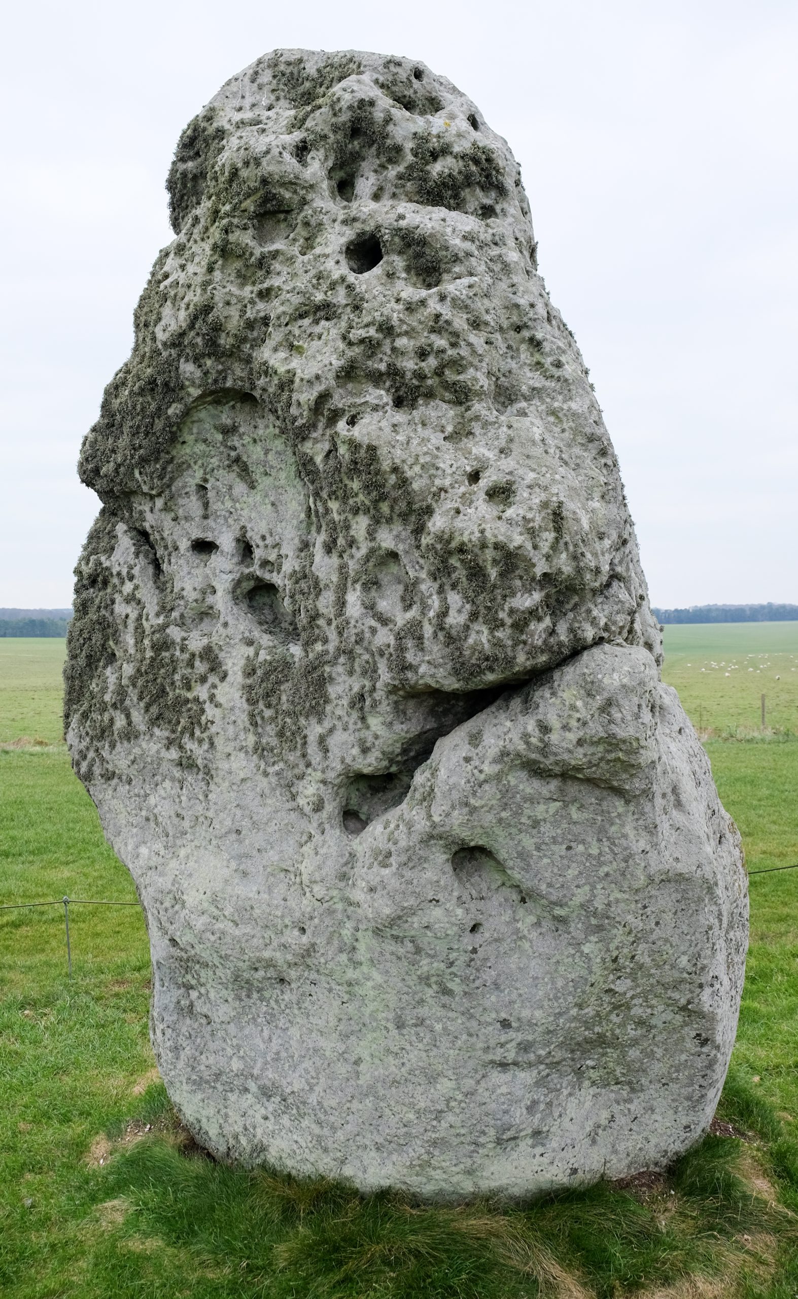 The Heel Stone, which stands apart from the main circle and aligns with the sunrise at the summer solstice. Photo: Wikimedia Commons