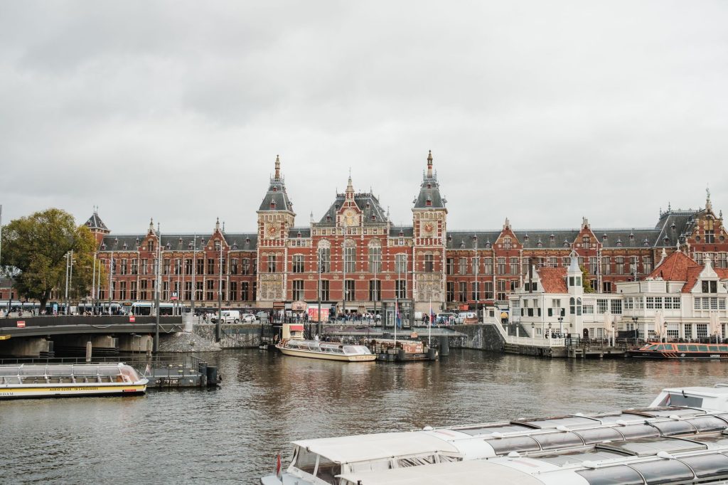 Amsterdam Travel Guide