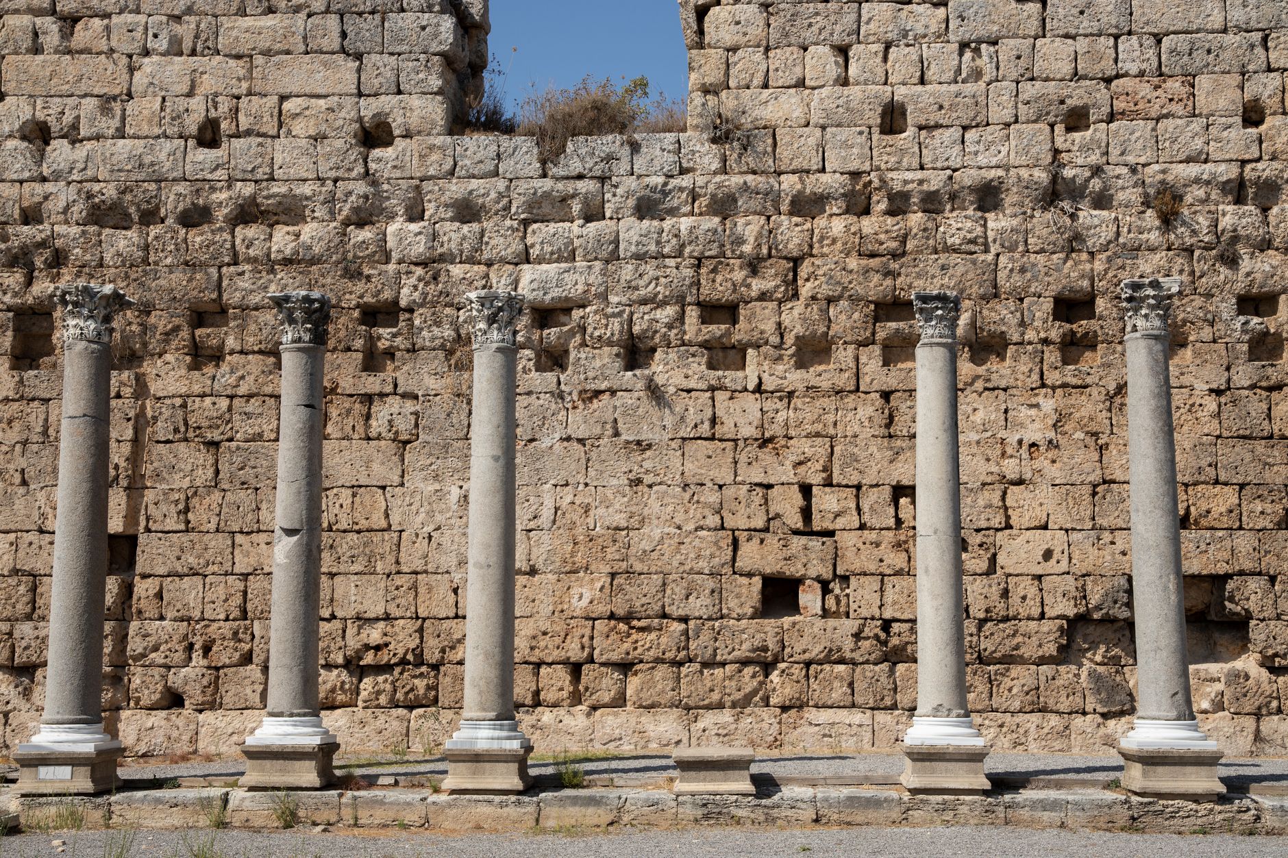Antalya Perge Ancient City Travel Guide: History, Location, Transportation and Visiting Tips