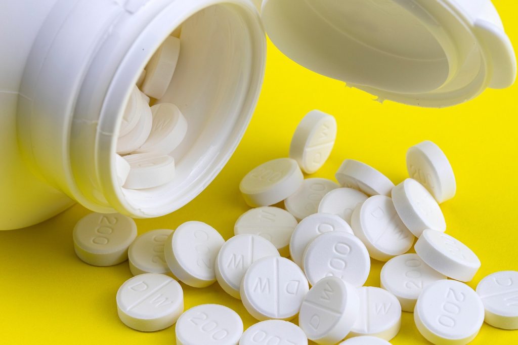 Food vs Supplements: Which Is the Better Source of Vitamins?