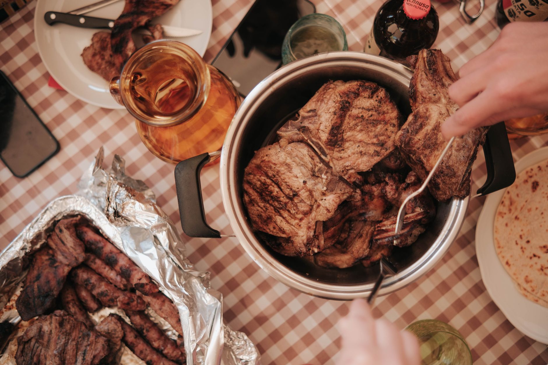 How do we know if the meat is cooked when roasting meat?