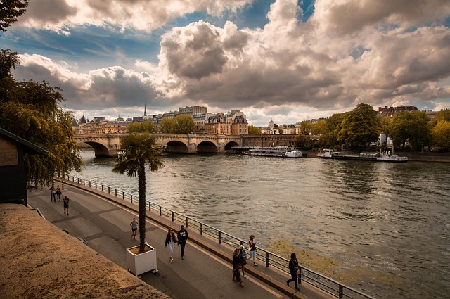 The quays of the Ile Saint-Louis