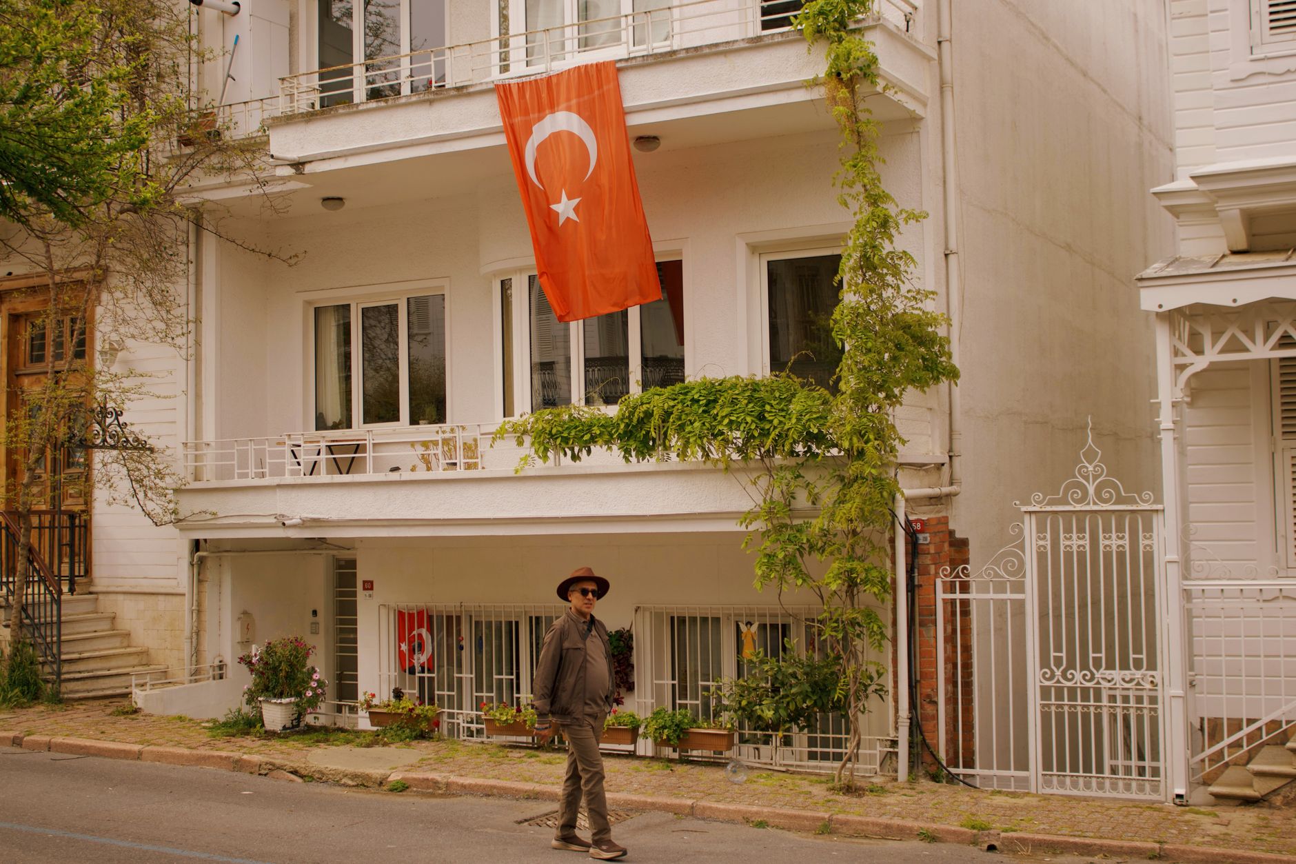 IN THE TRAILS OF THE TURKS (23-EPISODE MOVIE]