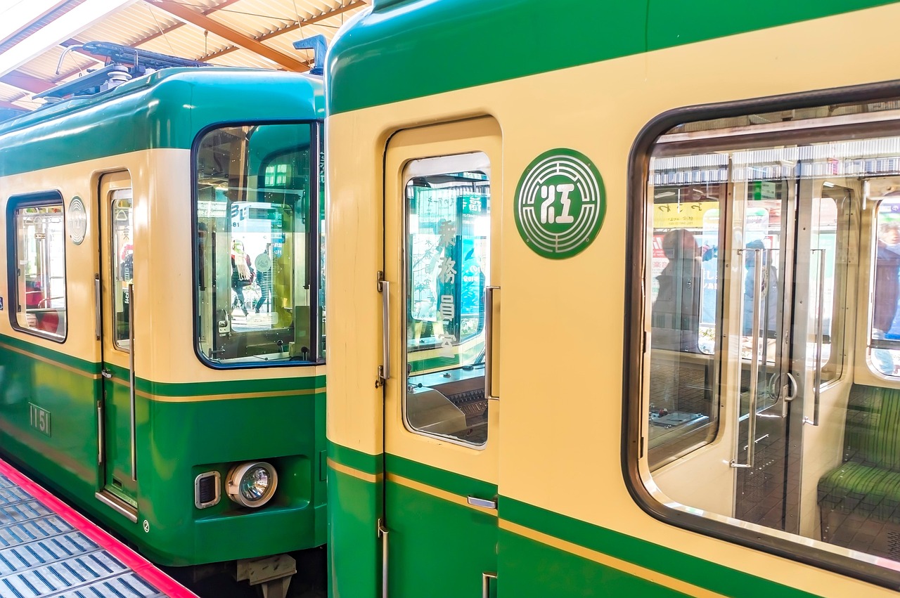 Enoden coastal train
