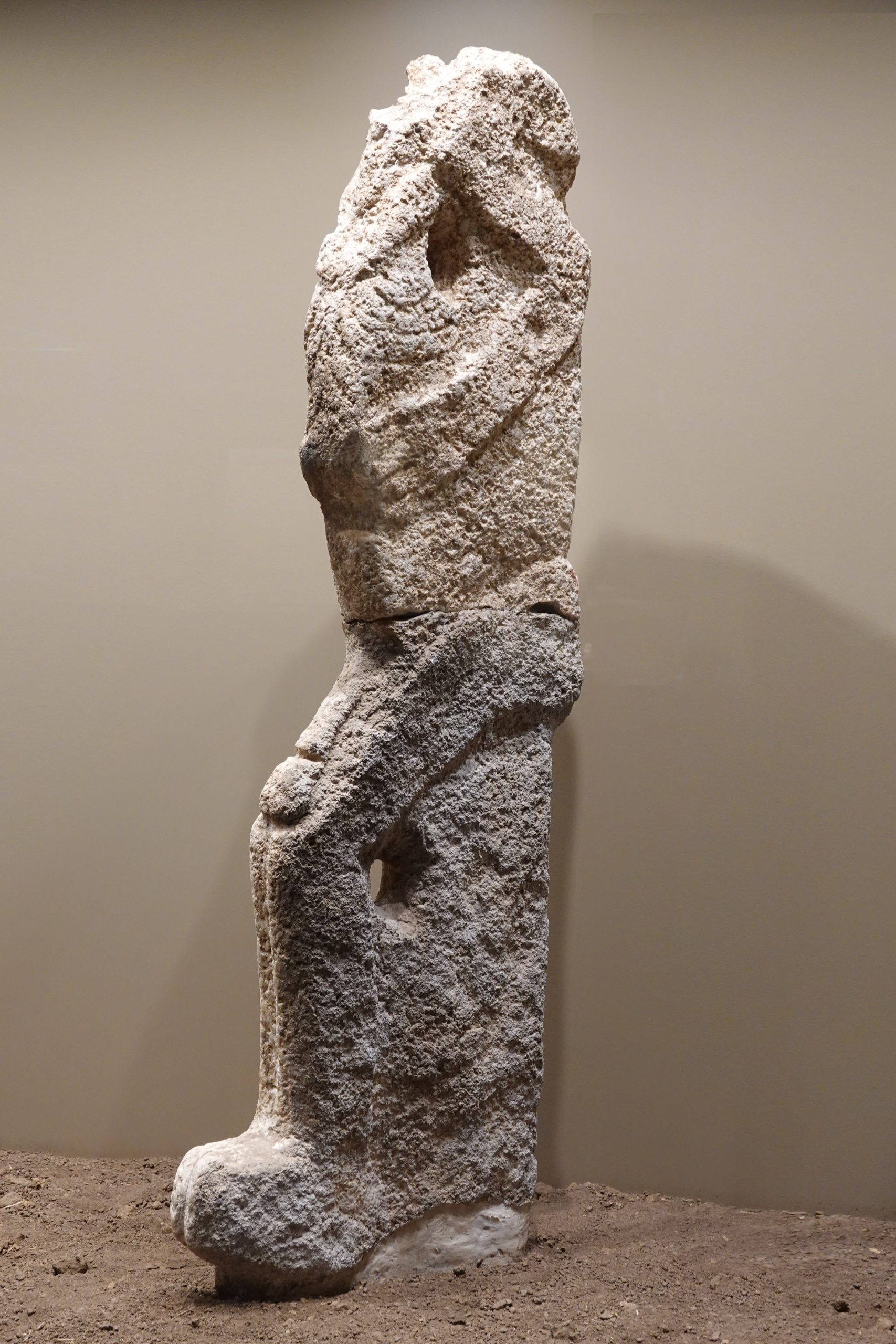 A realistic statue of a seated man from Karahan Tepe — among the earliest lifelike human sculptures ever discovered.