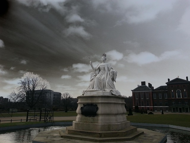 The Queen Victoria statue outside Kensington Palace