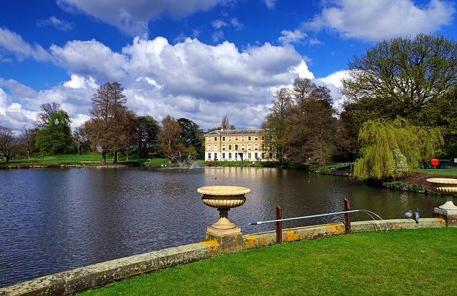 The landscaped grounds of Kew Gardens