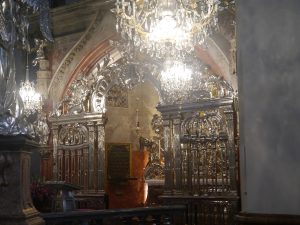 The altar of grace with the Madonna