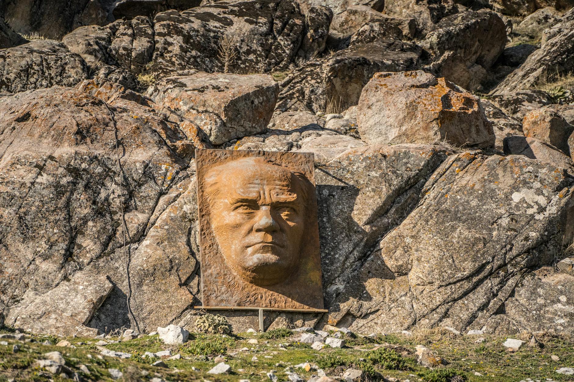 Monument to Chuvashian rug bedizis