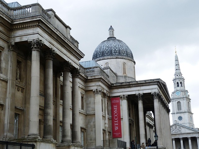Trafalgar Square in front of the National Gallery