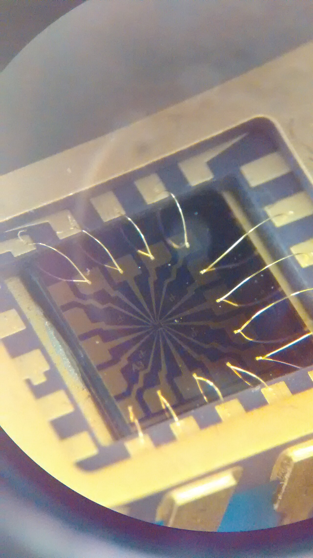 A neuromorphic computing chip