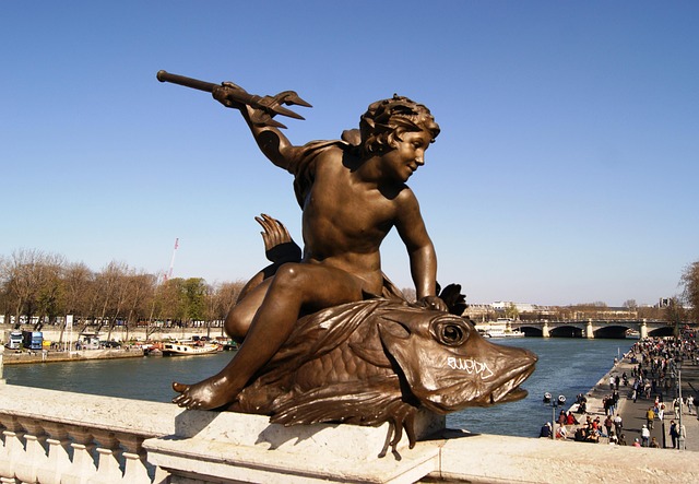 The ornate Pont Alexandre III