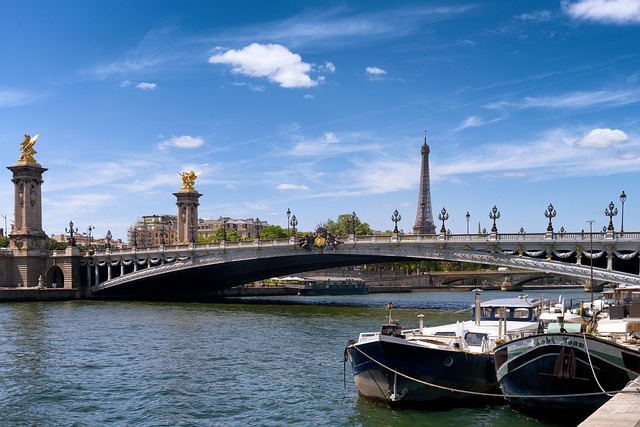 Gilded statues on the Pont Alexandre III