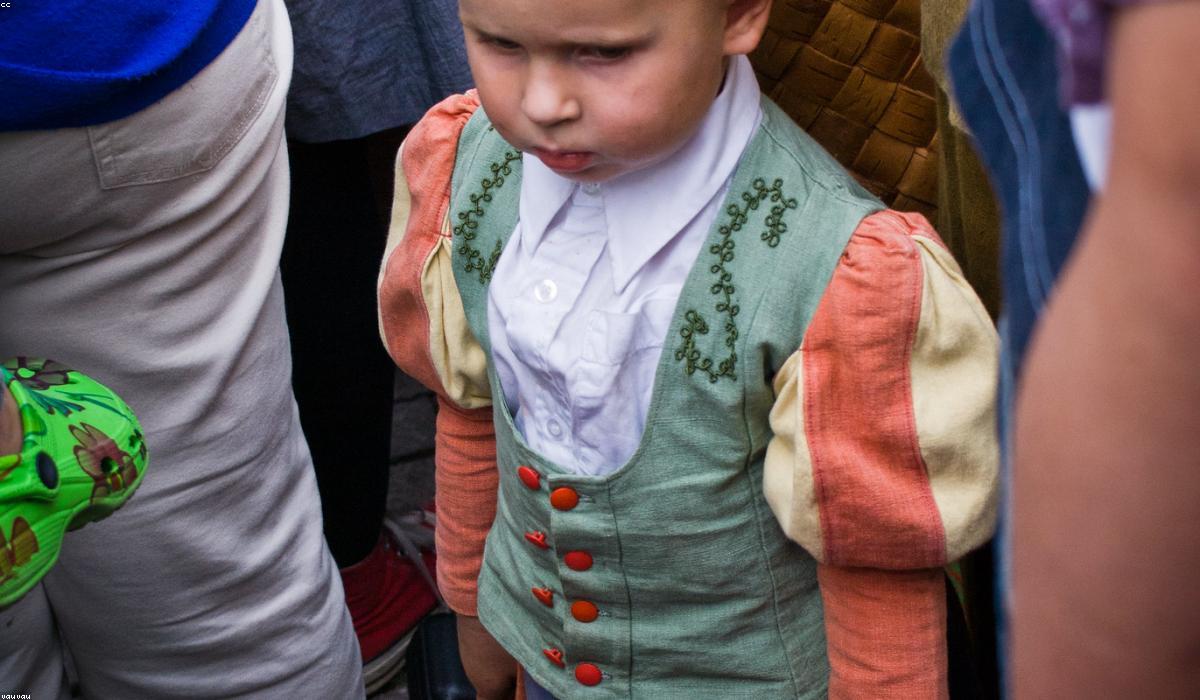 A young medieval king