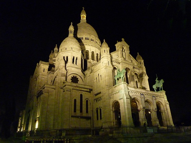 The white domes of Sacre-Coeur