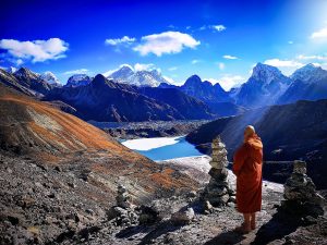 The trail to Everest Base Camp through the Khumbu valleys
