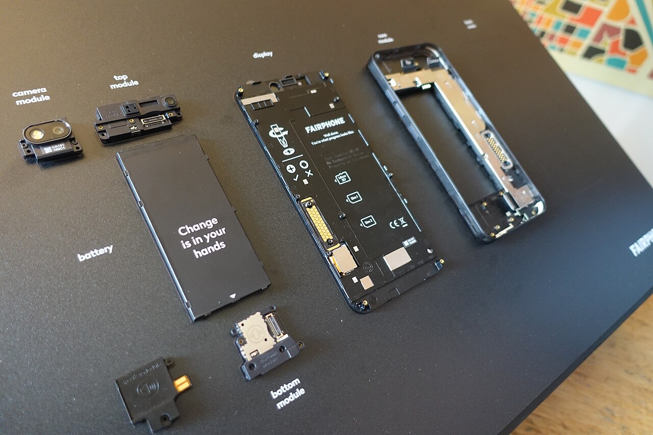 Modular phone components including the camera unit
