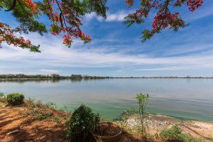 Tank Bund and the Hussain Sagar lake in modern Hyderabad