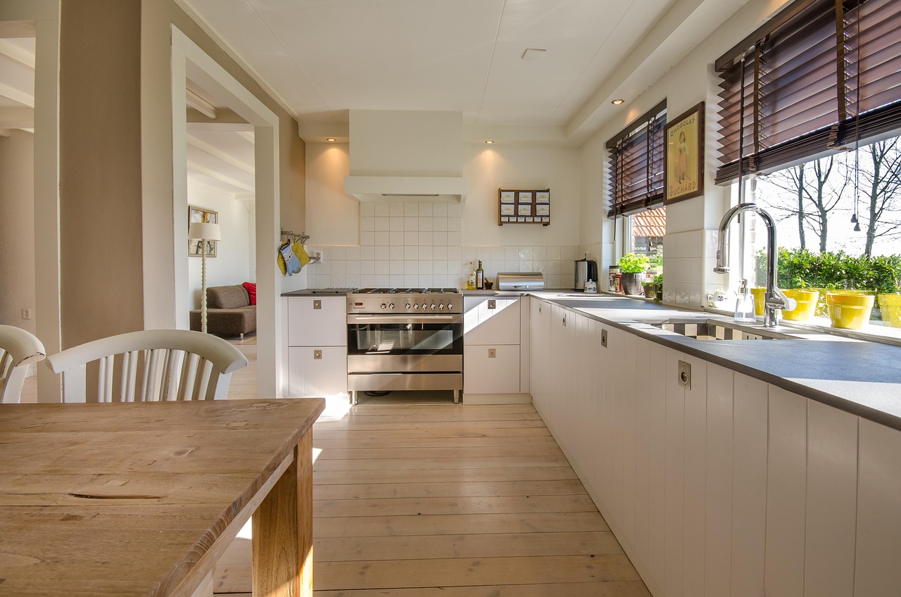 Vertical rail and shelf storage in a small kitchen