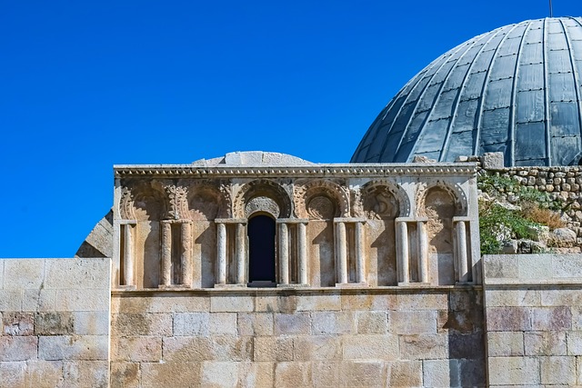 A courtyard of Umayyad architecture