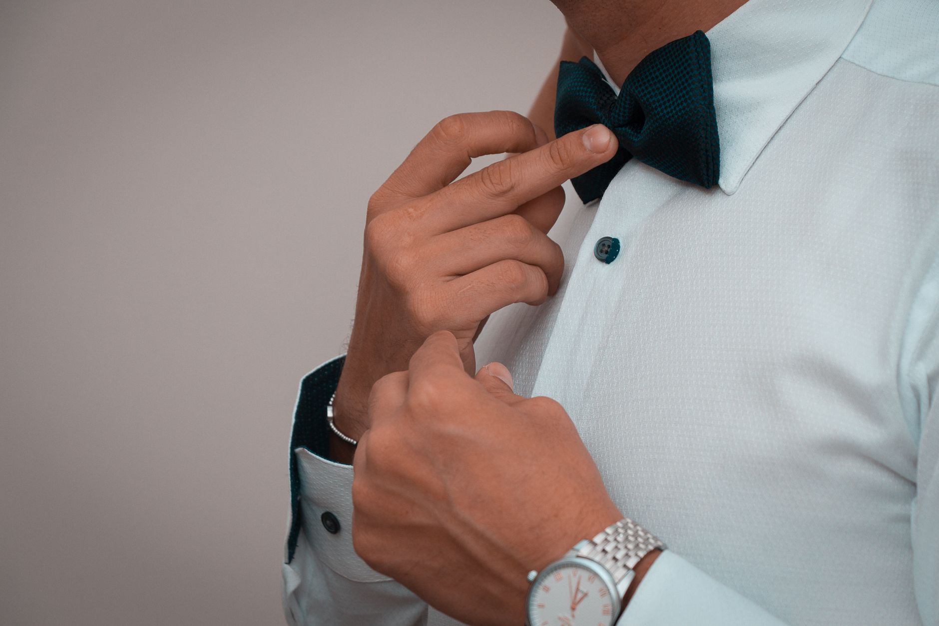 What Should a Men's Dress Be Like?