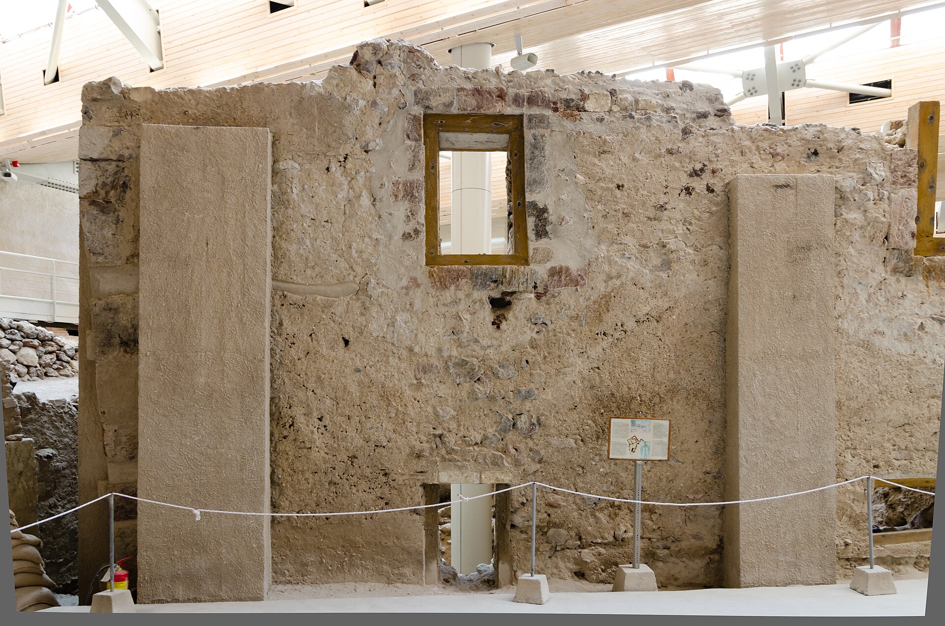 Akrotiri town walls