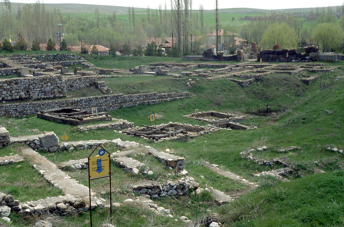 Early Bronze Age royal tombs and southeast quarter of the Alacahoyuk mound
