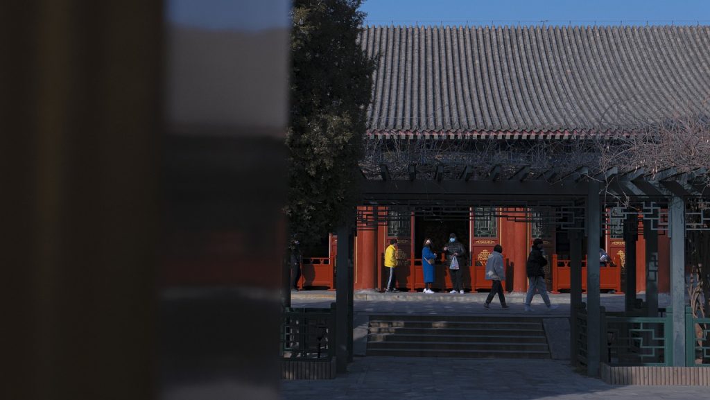 Whitewashed courtyard houses are the mark of a Bai village.
