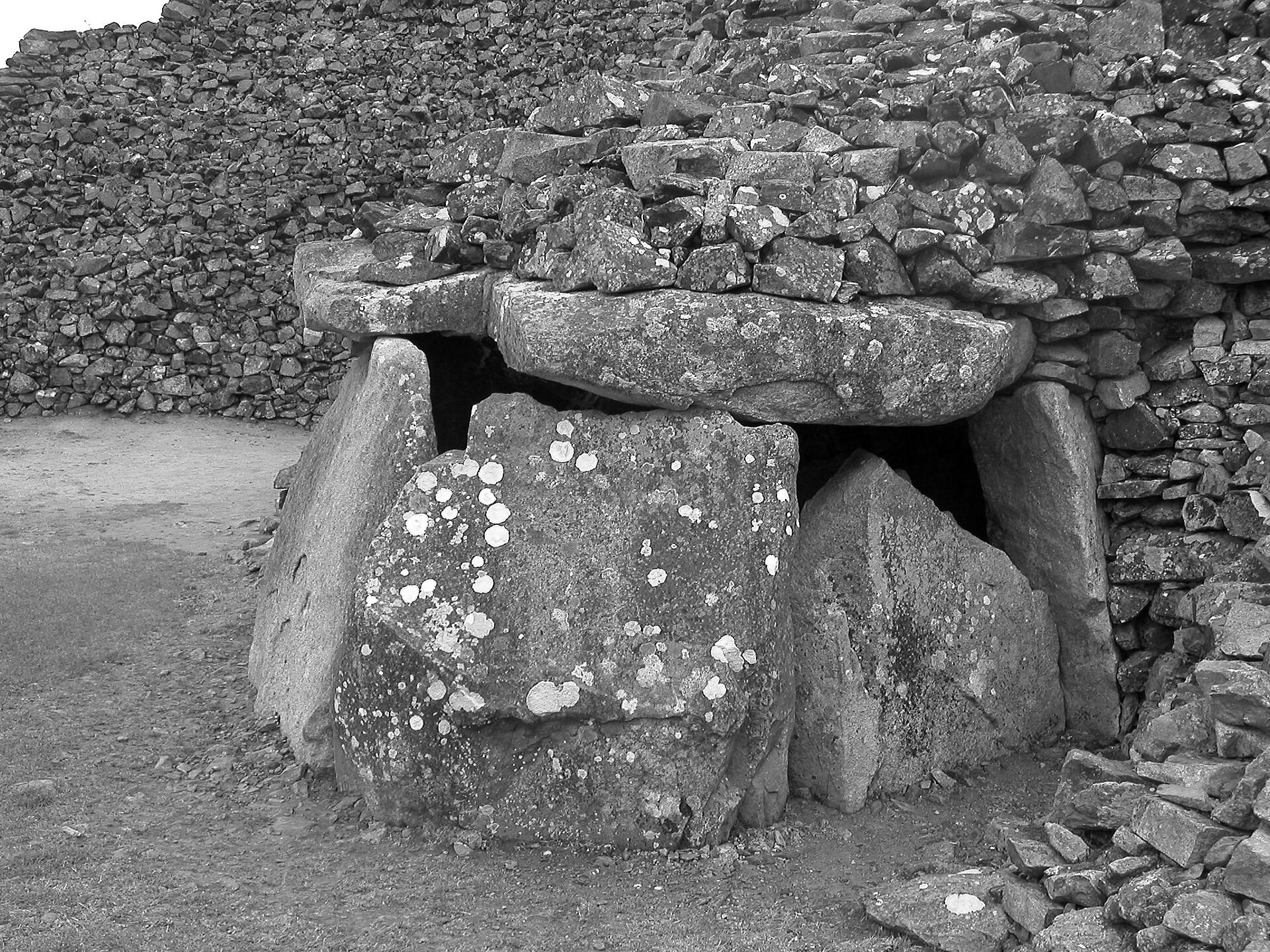 Close detail of the carefully laid drystone walling of the Barnenez cairn