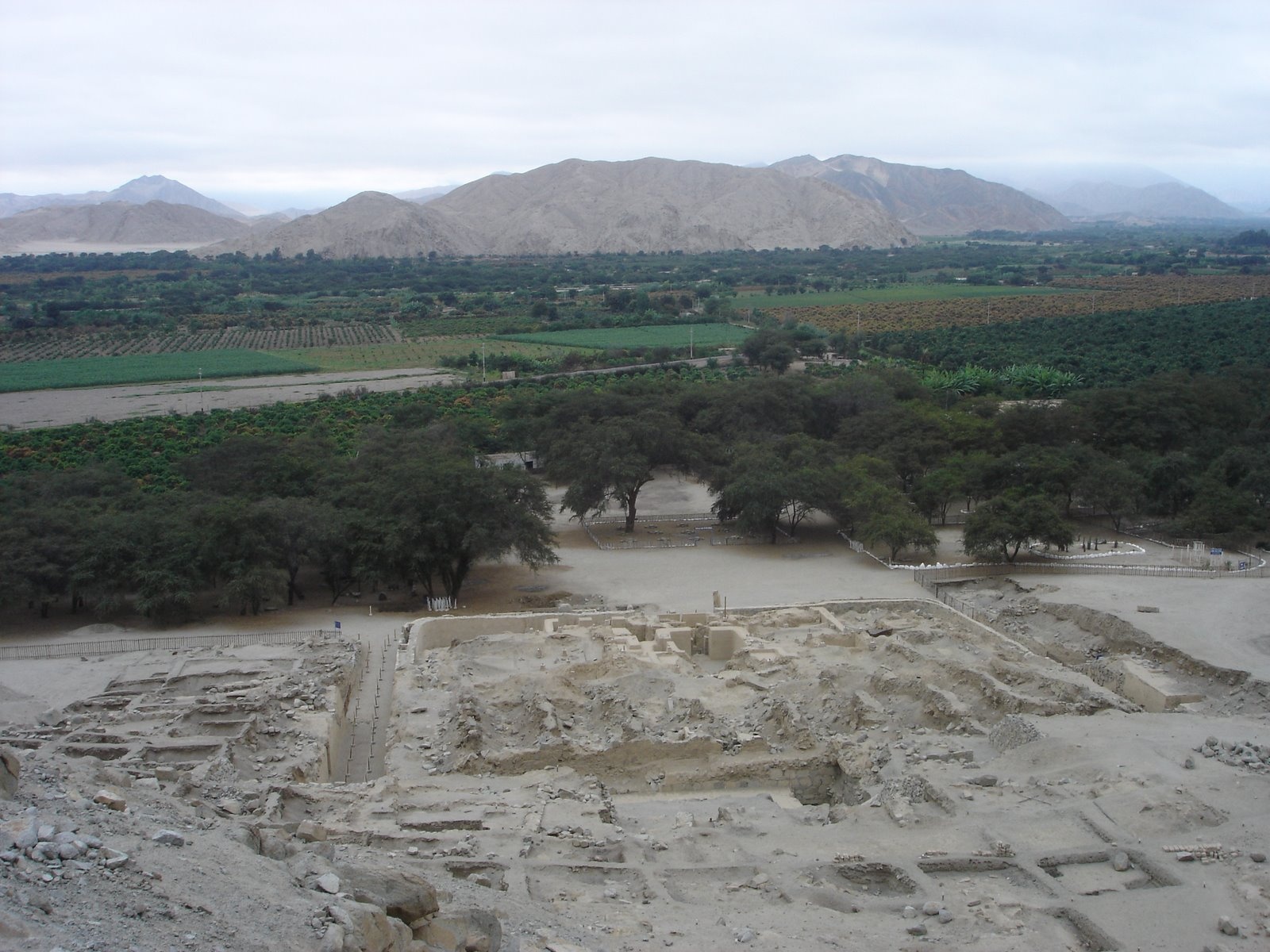 The setting of Cerro Sechin in the Casma Valley, a green corridor cut through coastal desert.
