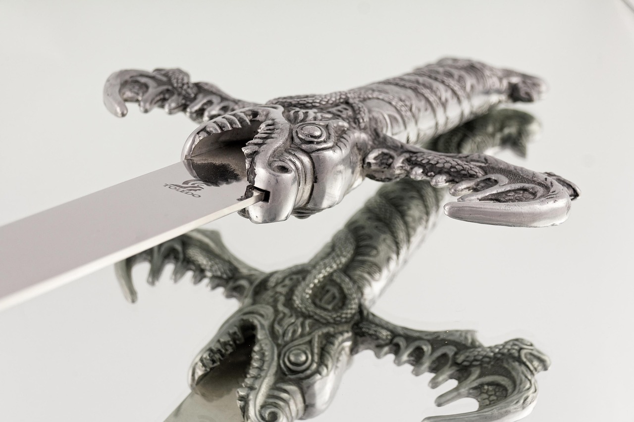 The dagger and blade of the Caucasus warrior tradition