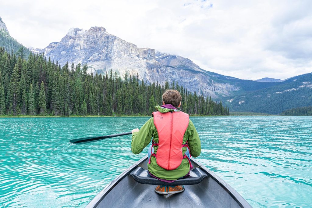 Family hunting groups traveled by canoe across an enormous seasonal territory.