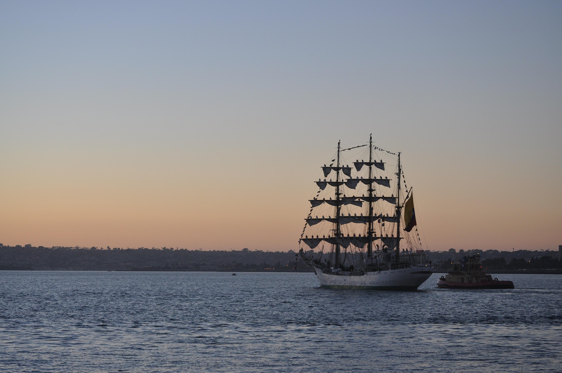 British ships forcibly deported thousands of Garifuna from St. Vincent in 1797