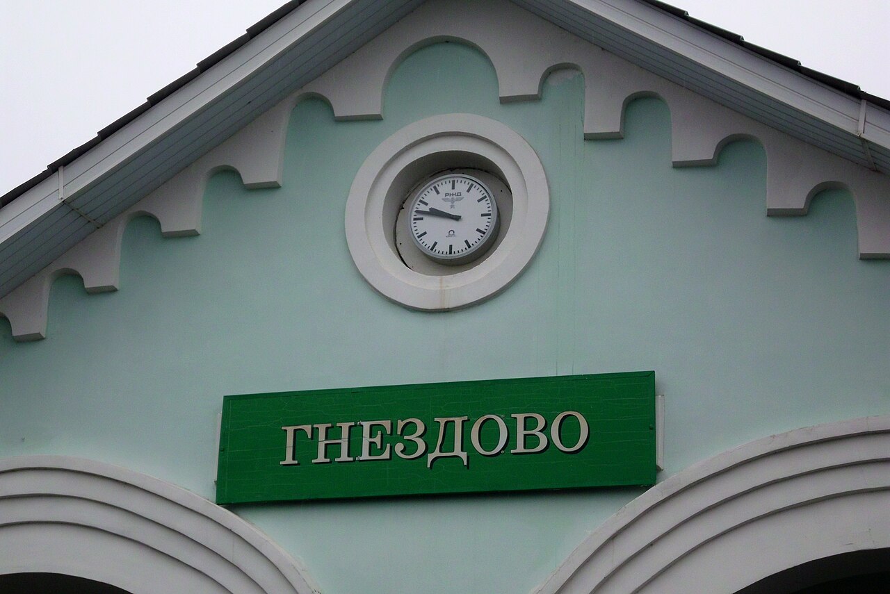 Gnyozdovo train station - kwiecień 2013 (1).jpg