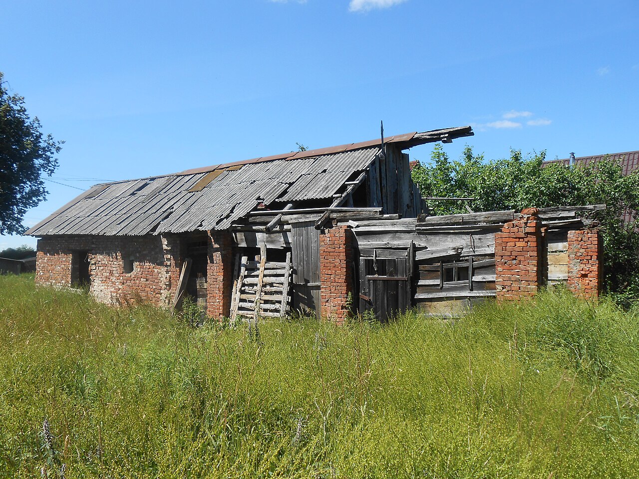 Smolensk - White station in Gnyozdovo - 18.jpg