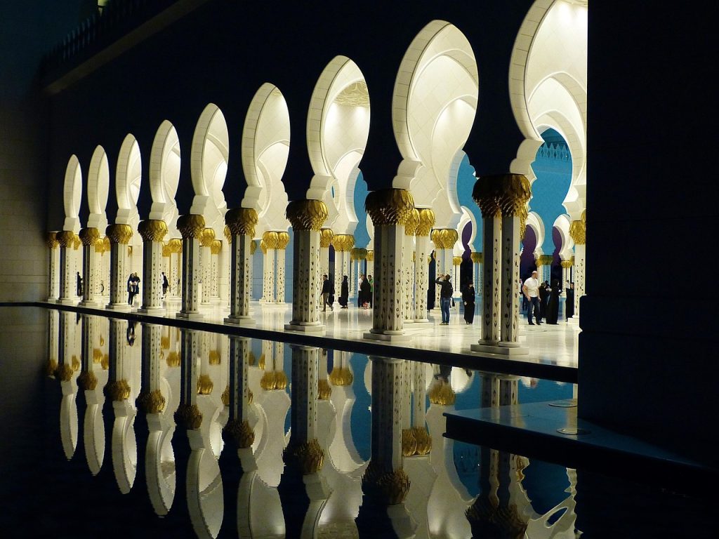 The Hui are Sunni Muslims; their mosques often blend Chinese and Islamic styles.