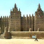 Moschee von Djenné Beschreibung: Die Moschee von Djenné Quelle: Foto von Klaus Kien, entstanden in den 90er Jahren im Ra