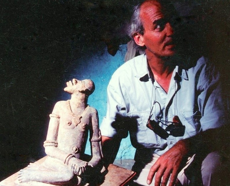 "Photo 17.2 Nigel with the statue." Filmmaker Nigel Randell Evans is the maker of the documentary "The African King (199