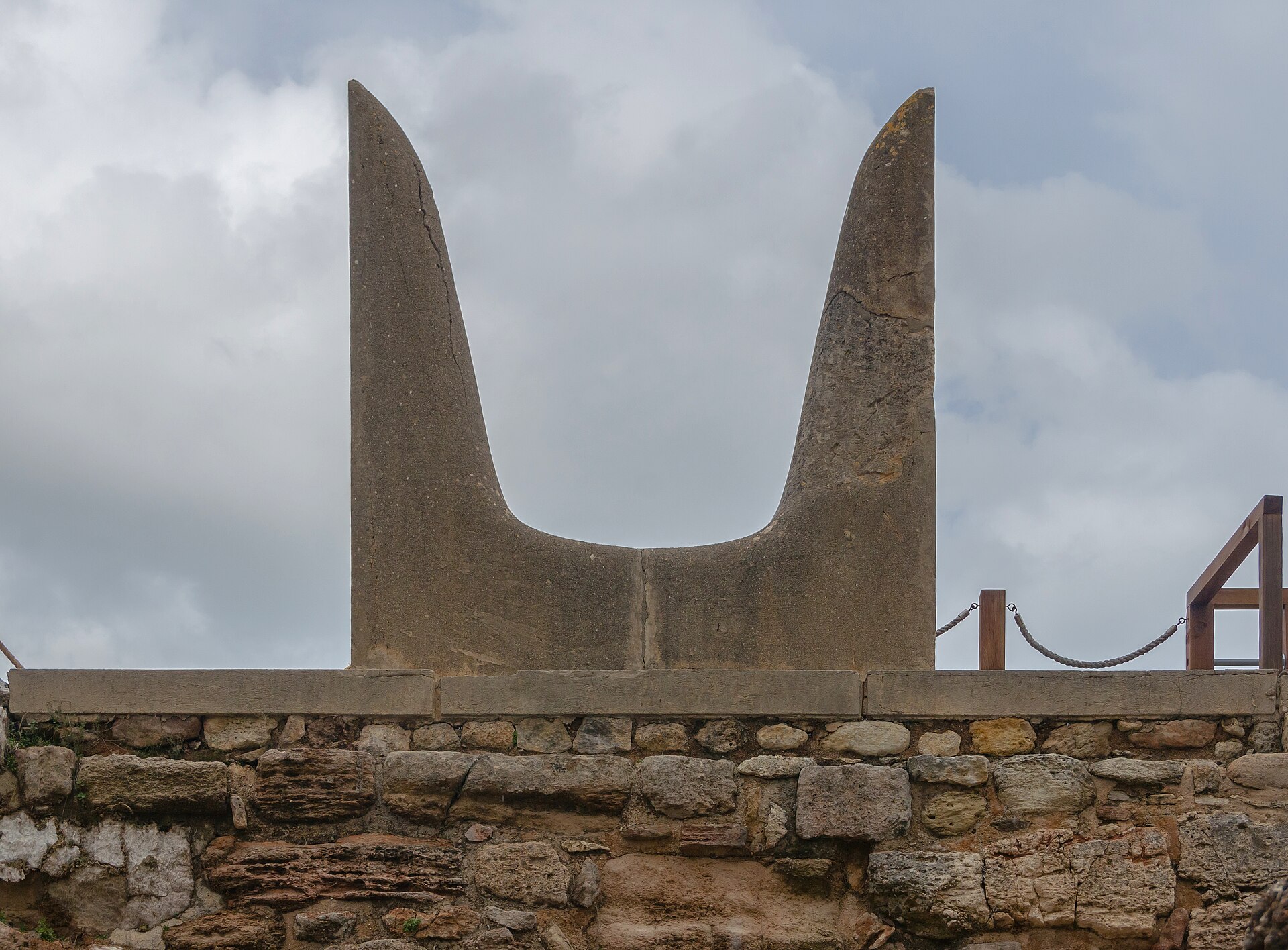 The “Horns of Consecration” at Knossos — a monumental pair of stone bull’s horns, one of the most sacred symbols of Minoan religion.
