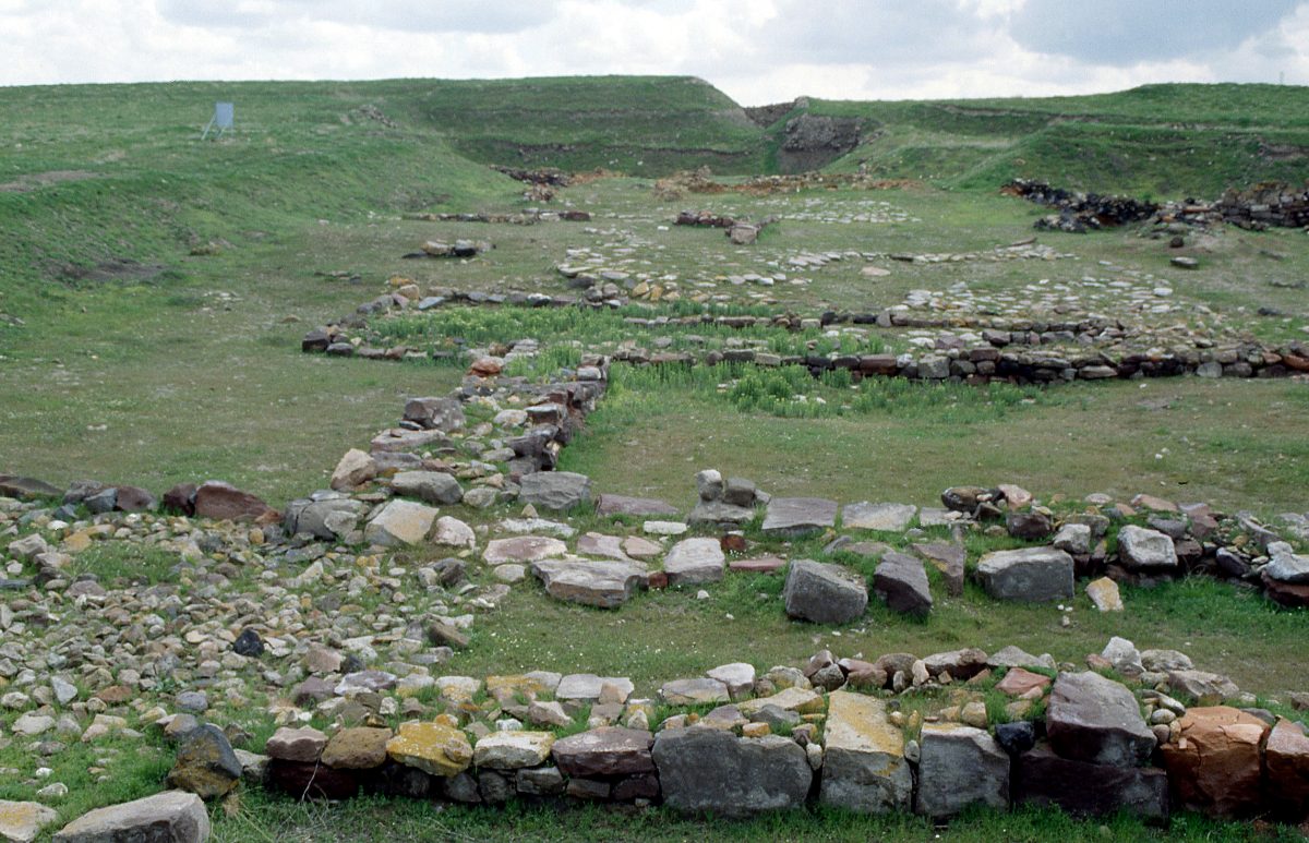 Ruins of the large palace on the south terrace of the Kultepe mound