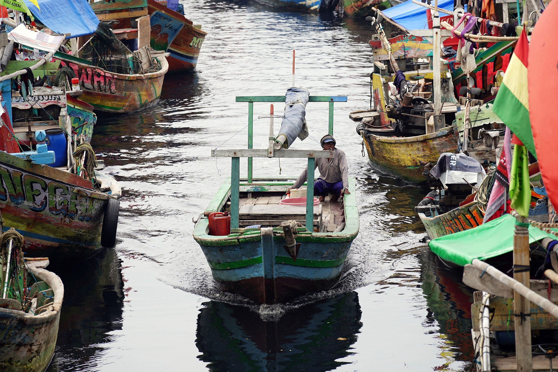 Shared labor and communal support still bind together small coastal Miskito settlements