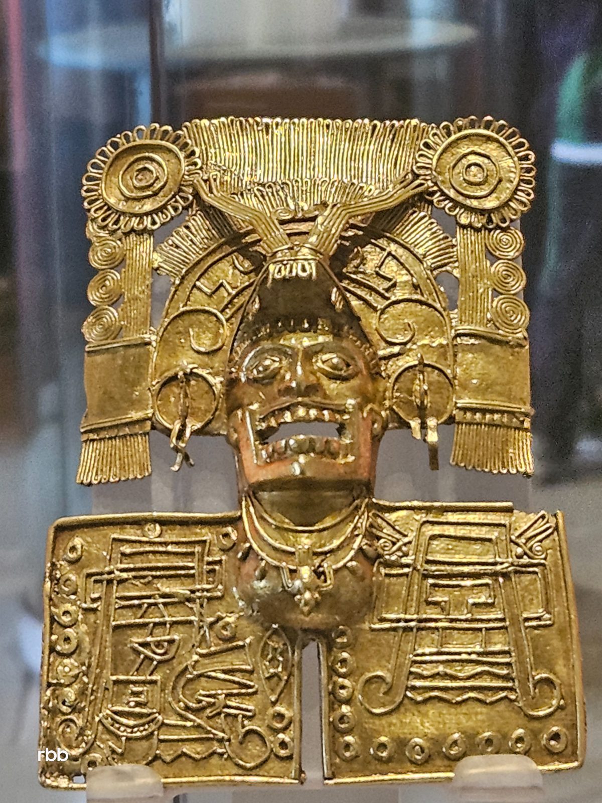 A gold pectoral artifact recovered from a tomb at Monte Alban