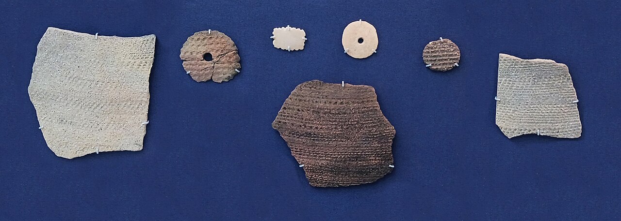 First pottery with basket-like impressed decorations. Nabta Playa, Early Neolithic 8600-7050 BCE. British Museum