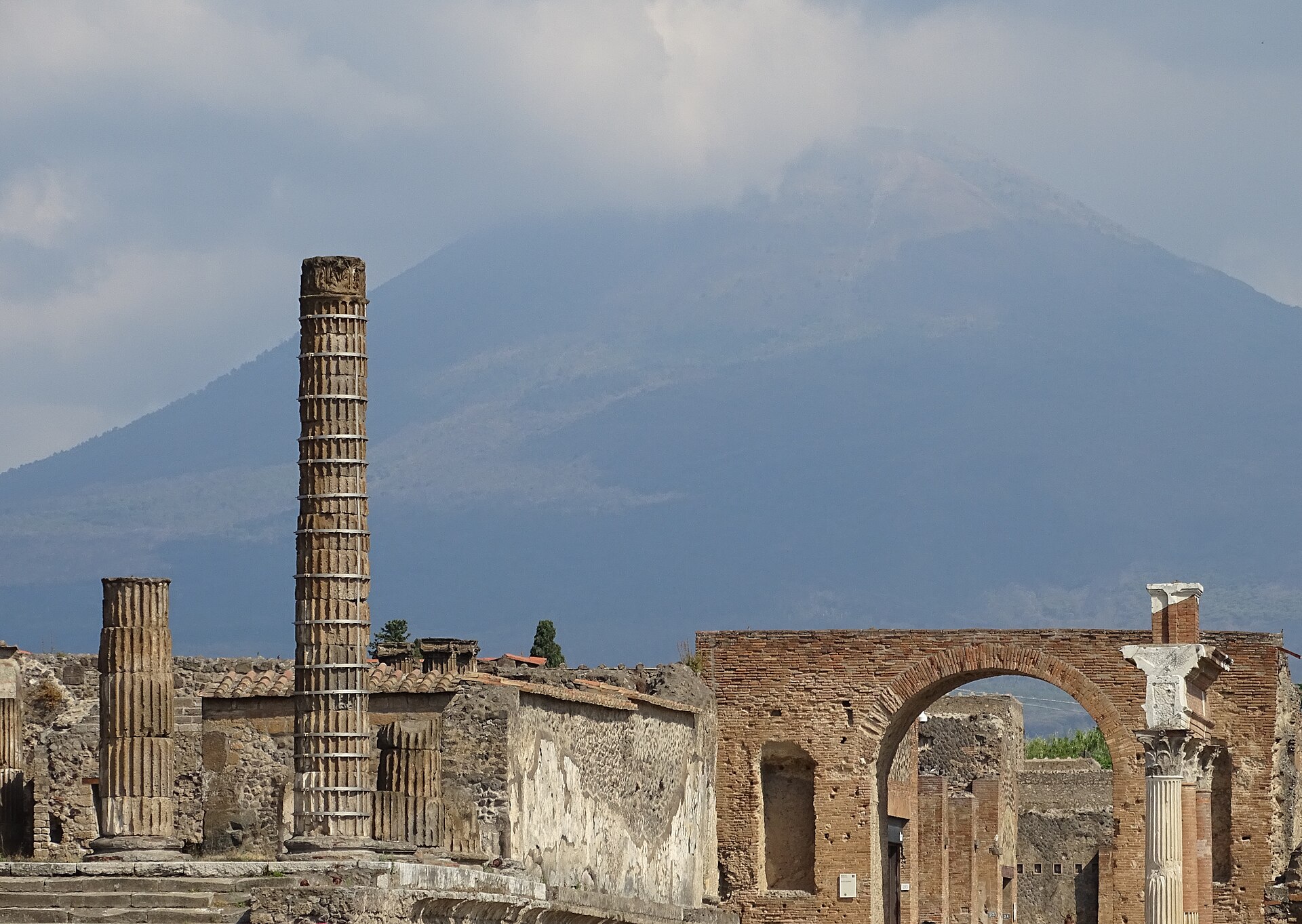 Pompeii forum buildings