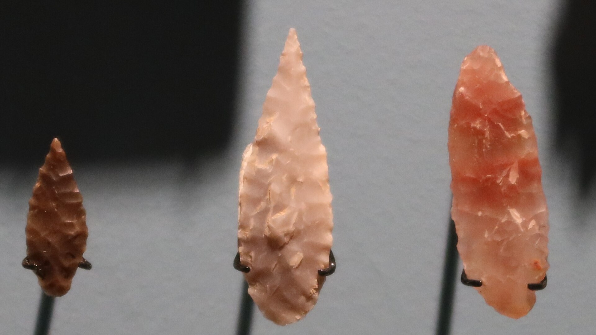Flint arrowheads from Sarazm, a reminder that older stone-working skills lived on alongside the new craft of metal.