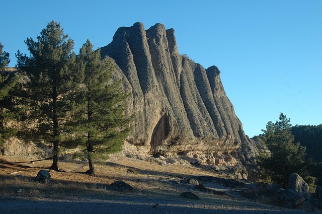 Rarámuri settlements are typically small and dispersed, scattered across canyon rims and highland plateaus rather than gathered into large towns.